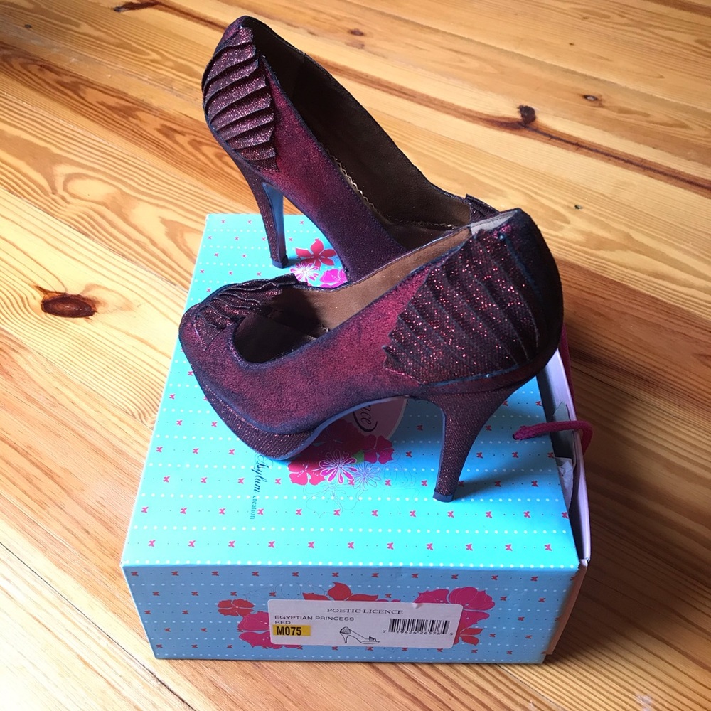 Poetic License Red Shimmer Heels, NWT, 7.5